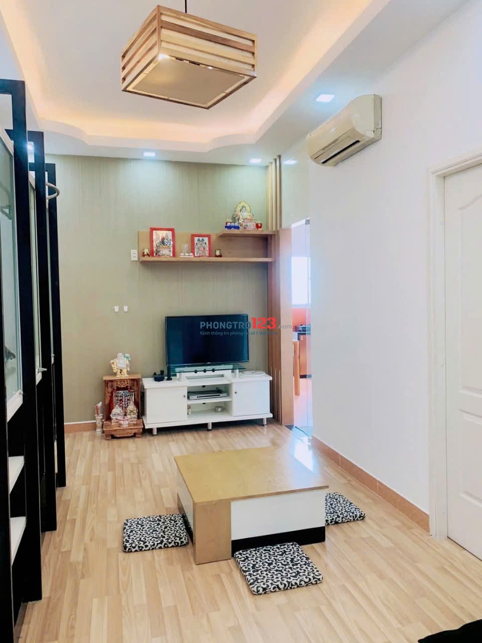 Căn hộ chung 10A Trần Nhật Duật, Quận 1 - 70m2, 2p ngủ, NT, 12tr/th