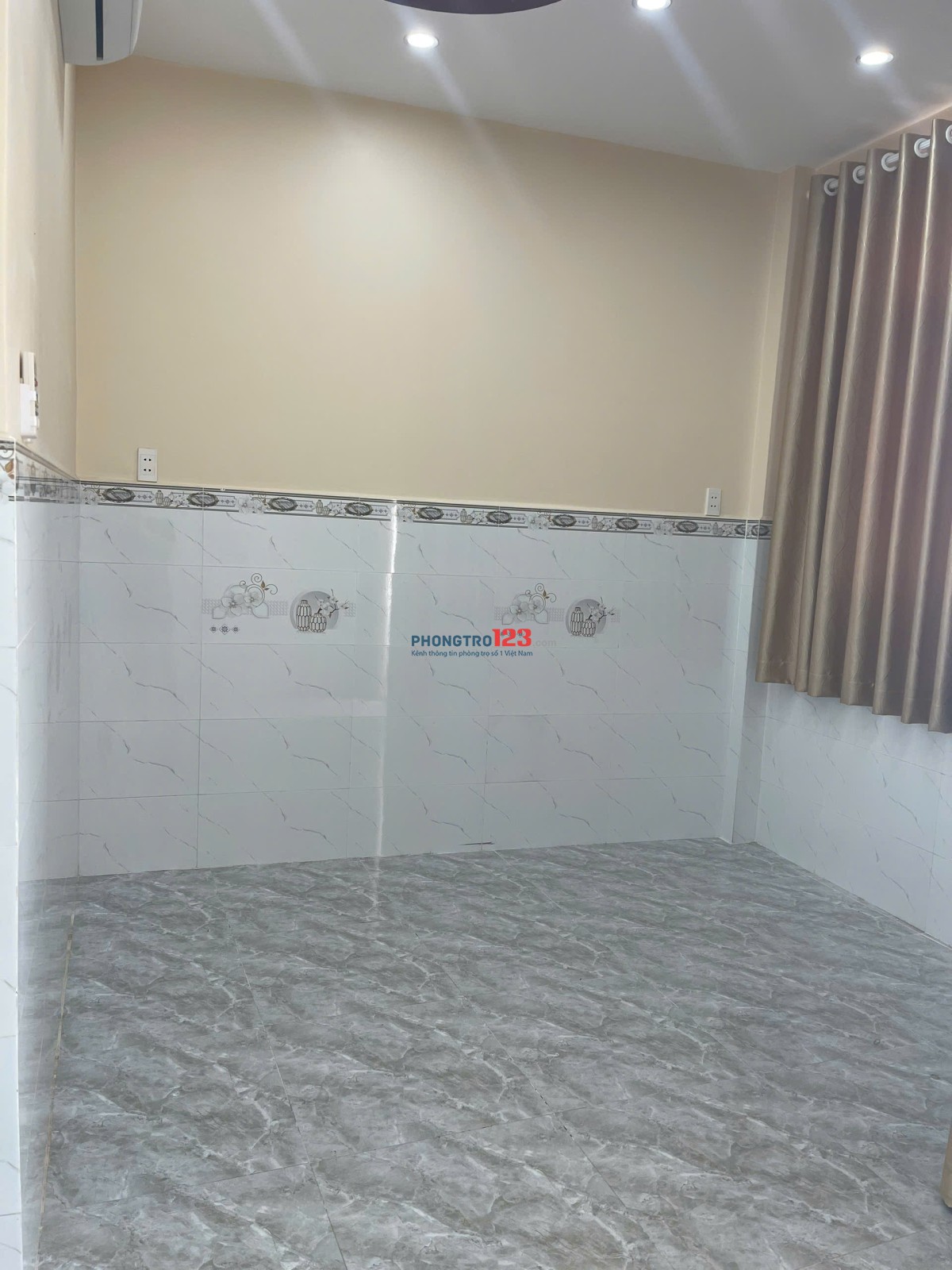 PHÒNG Ban Công, Máy Lạnh, Thang Máy, Khóa Vân Tay, Camera an ninh. Giờ giấc tự do không chung chủ