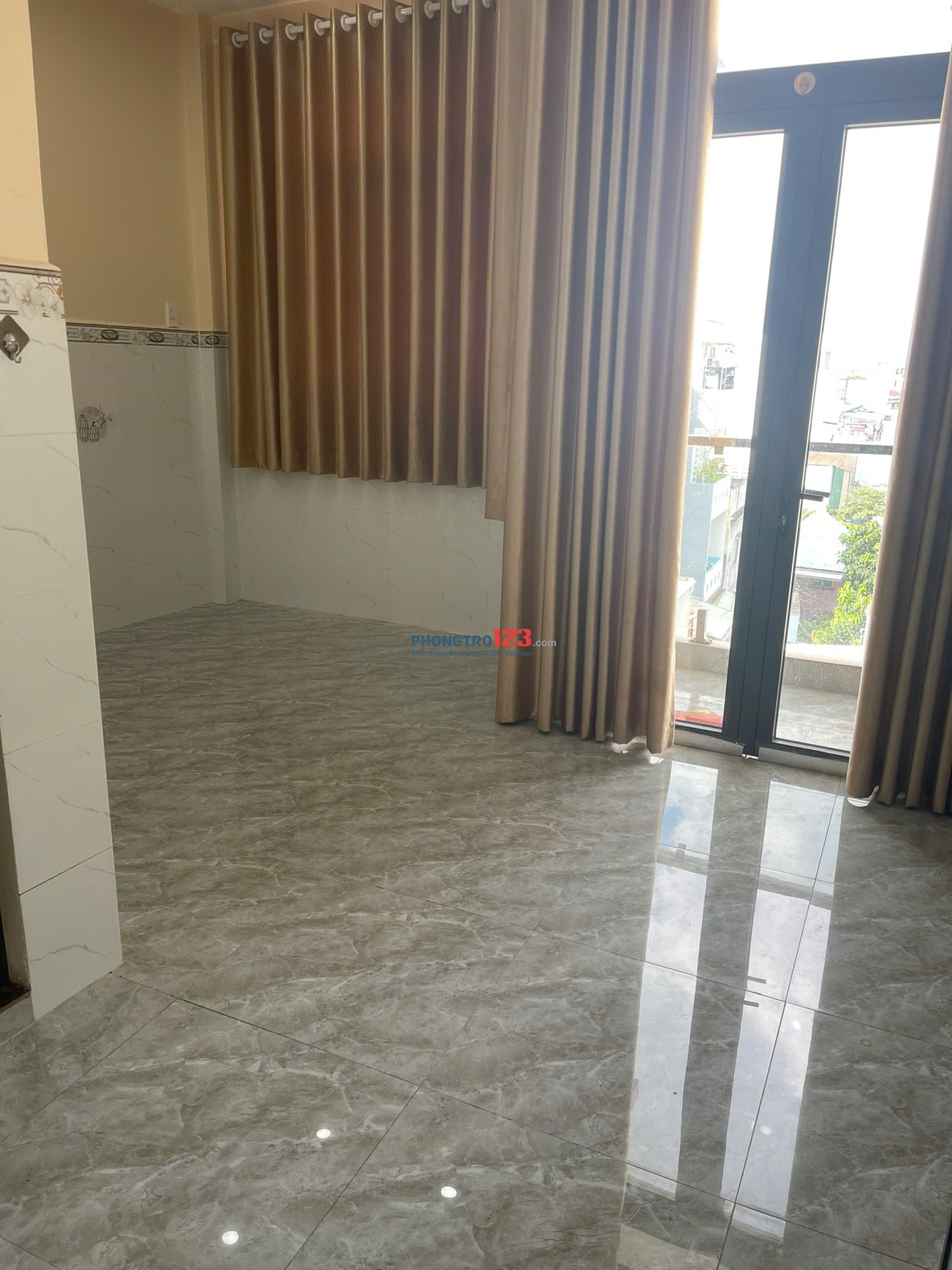 PHÒNG Ban Công, Máy Lạnh, Thang Máy, Khóa Vân Tay, Camera an ninh. Giờ giấc tự do không chung chủ