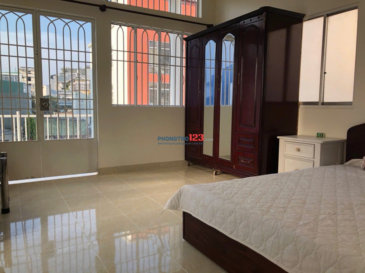 Căn hộ DV 2 phòng có chỗ để xe hơi,công viên trước nhà