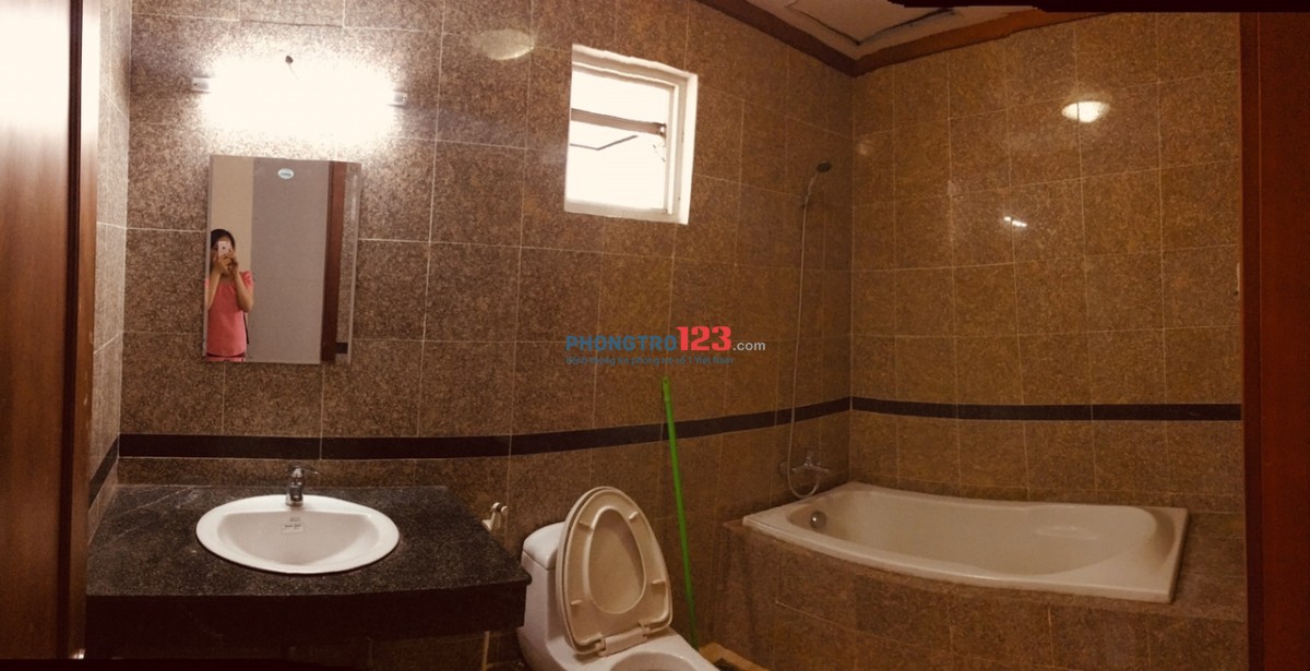 Phòng rộng khoảng 10m2, 2 cửa sổ, có nội thất giá 2,7tr/th, ở 187a lê văn lương