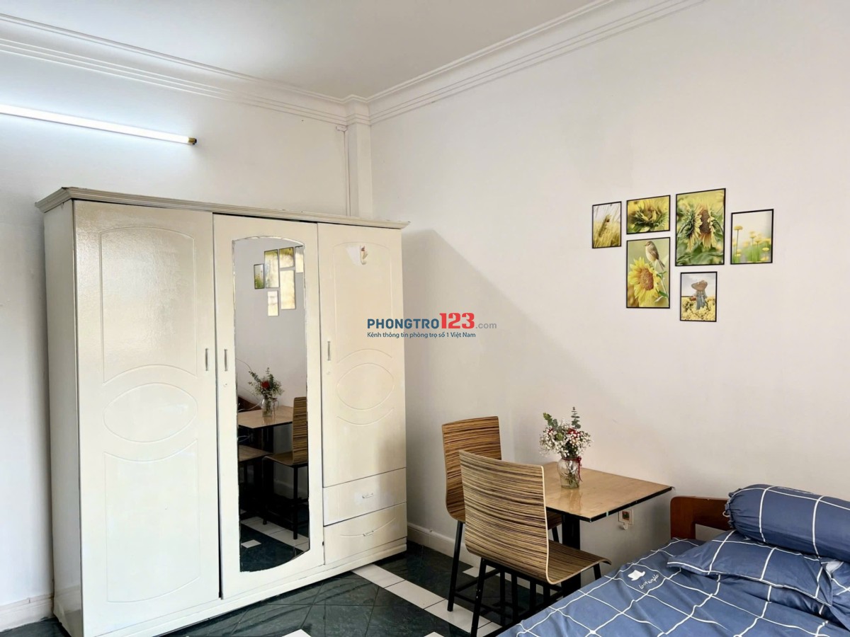 CĂN HỘ CỬA SỔ TRỜI PHÒNG FULL NỘI THẤT NGAY QUẬN 1