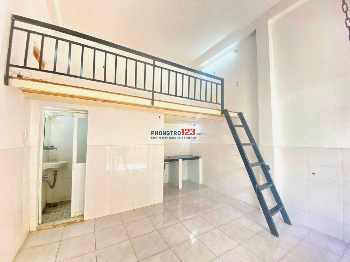 KIÔT KINH DOANH TỰ DO NGAY 763 TRƯỜNG CHINH GIÁ CHỈ 4TR5 SẴN MÁY LẠNH, CÓ GÁC KỆ BẾP CÓ THỂ NGỦ LẠI