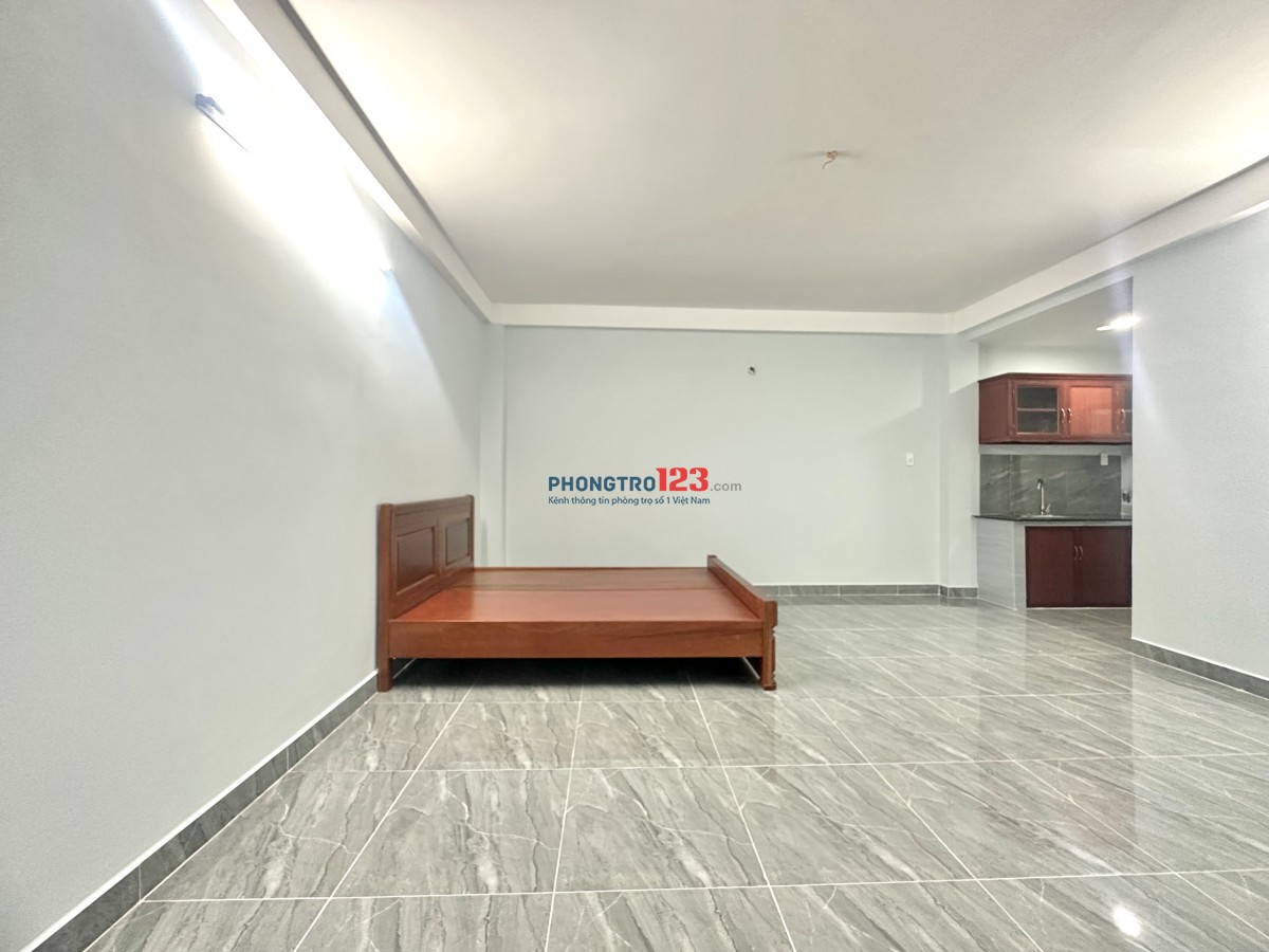 Phòng mới 40m2, ban công rộng, đường Lý Thường Kiệt, Phường 14, Quận 10