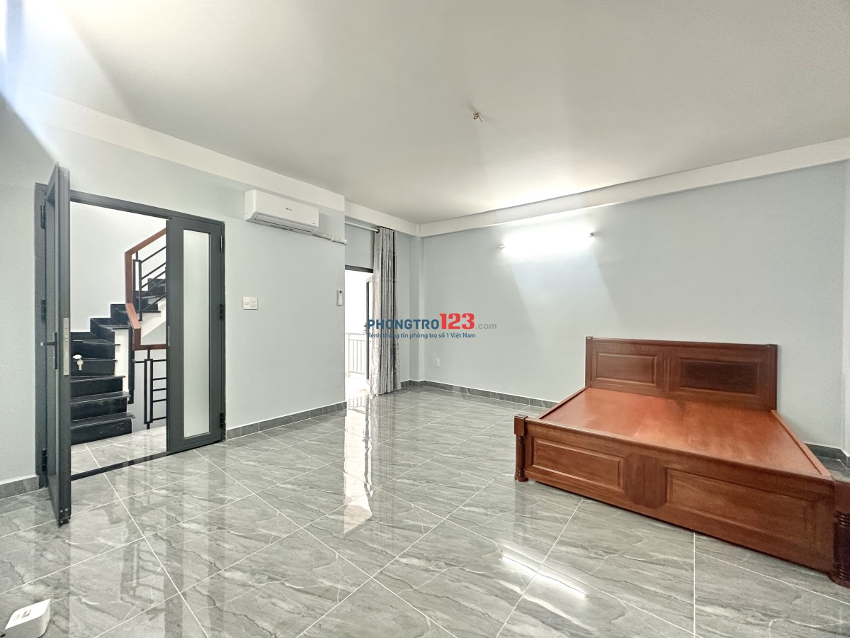 Phòng mới 40m2, ban công rộng, đường Lý Thường Kiệt, Phường 14, Quận 10