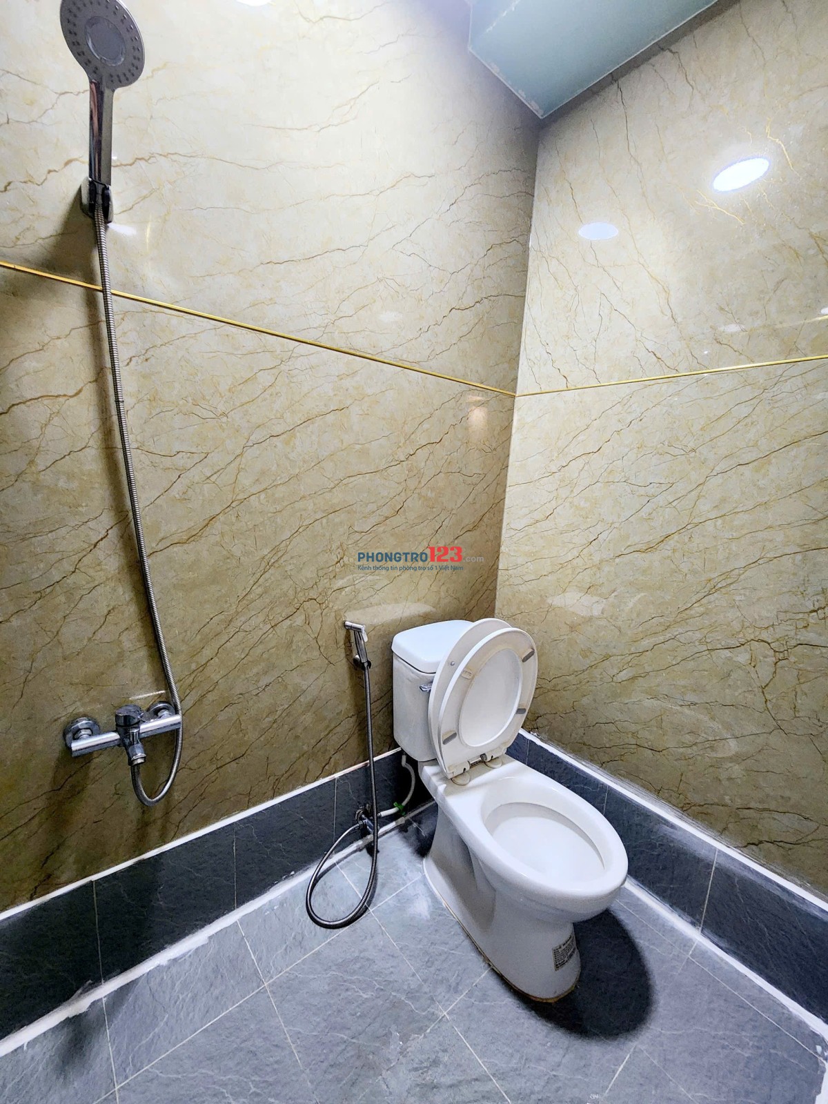 Cho thuê phòng sạch sẽ, rộng rãi thoáng mát full nội thất 30m2, 3.7tr, khu Thống Nhất, Lũy Bán Bích
