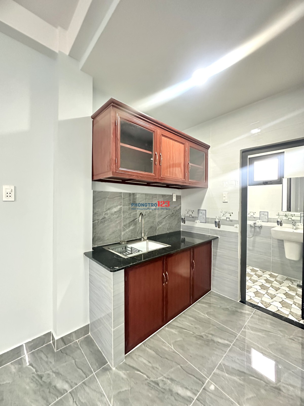 Phòng mới 40m2, ban công rộng, đường Lý Thường Kiệt, Phường 14, Quận 10