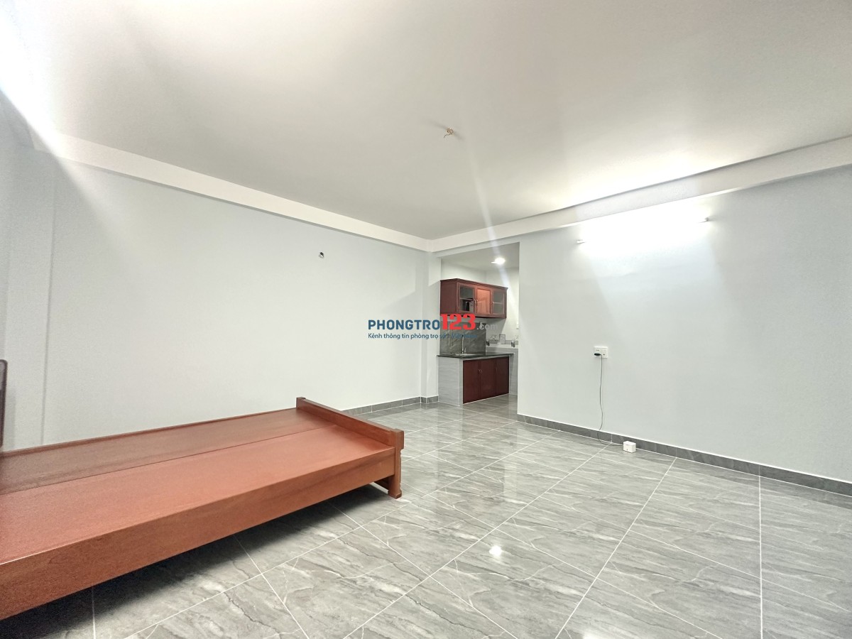 Phòng mới 40m2, ban công rộng, đường Lý Thường Kiệt, Phường 14, Quận 10