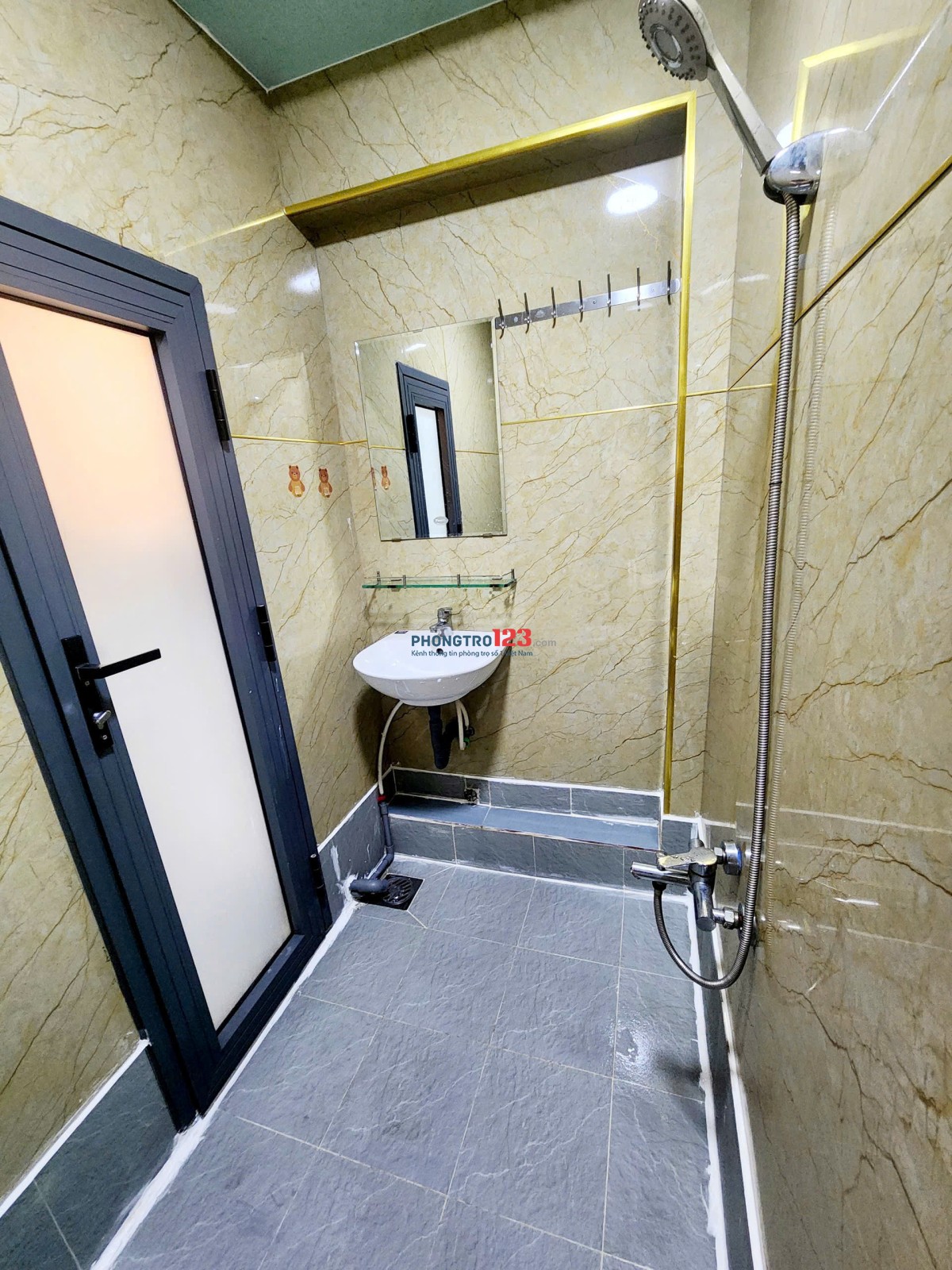 Cho thuê phòng sạch sẽ, rộng rãi thoáng mát full nội thất 30m2, 3.7tr, khu Thống Nhất, Lũy Bán Bích
