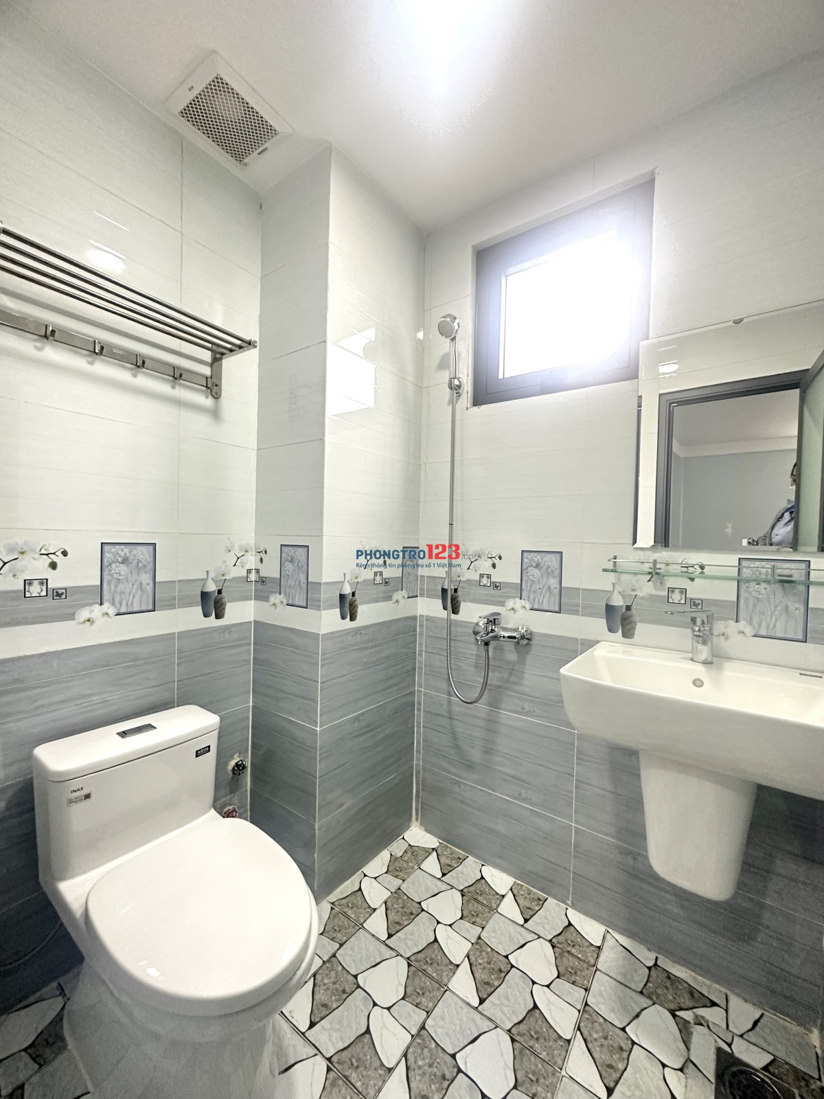 Phòng mới 40m2, ban công rộng, đường Lý Thường Kiệt, Phường 14, Quận 10
