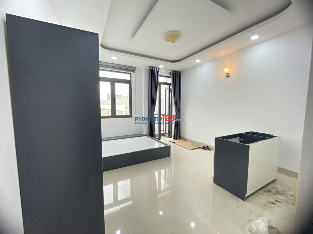 Ảnh Thật, Phòng Mới 100%, Bancol, Full Nội Thất, giá siêu rẻ ngay trung tâm Phú Nhuận giáp Q1, Q3