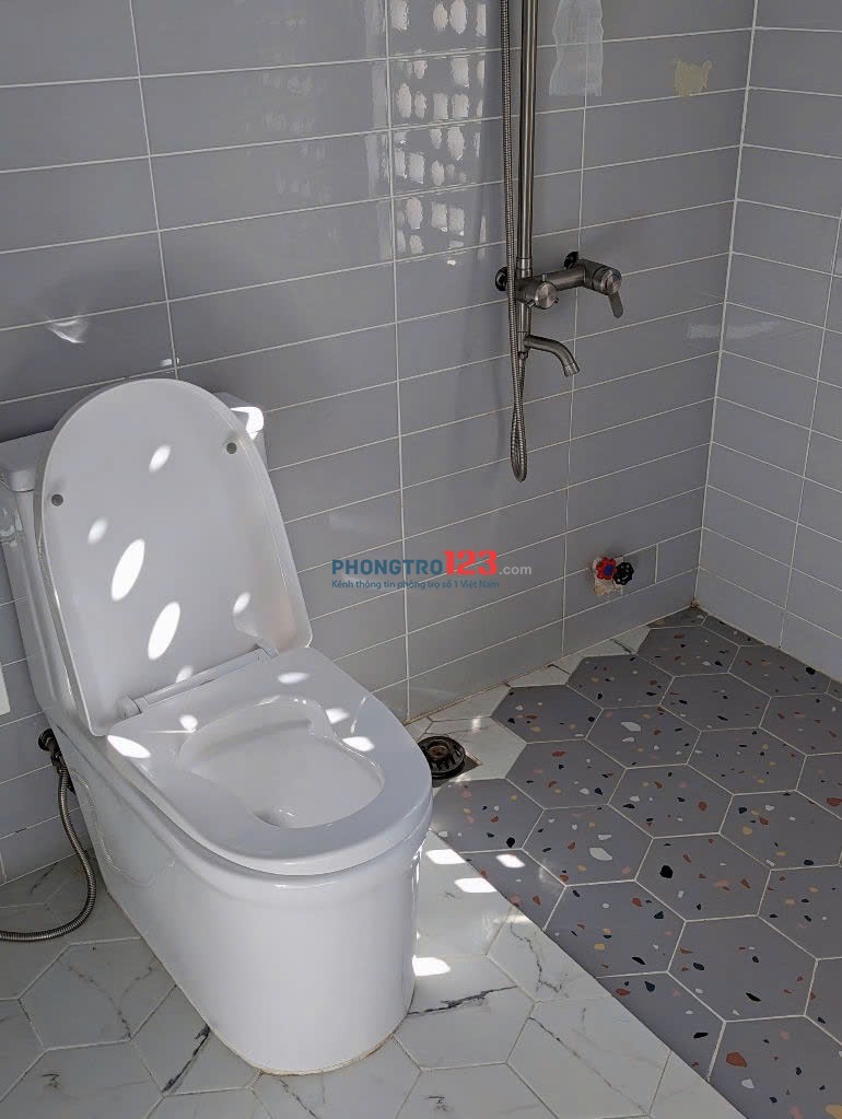 Cho thuê căn studio cửa sổ trời full nội thất gần nhà ga T3 sân bay Tân Sơn Nhất, Quận Tân Bình