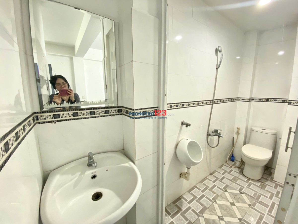 TRỐNG 1P NGỦ TÁCH BẾP GIÁ RẺ RỘNG 40M2 GẦN NGÃ TƯ 4 XÃ