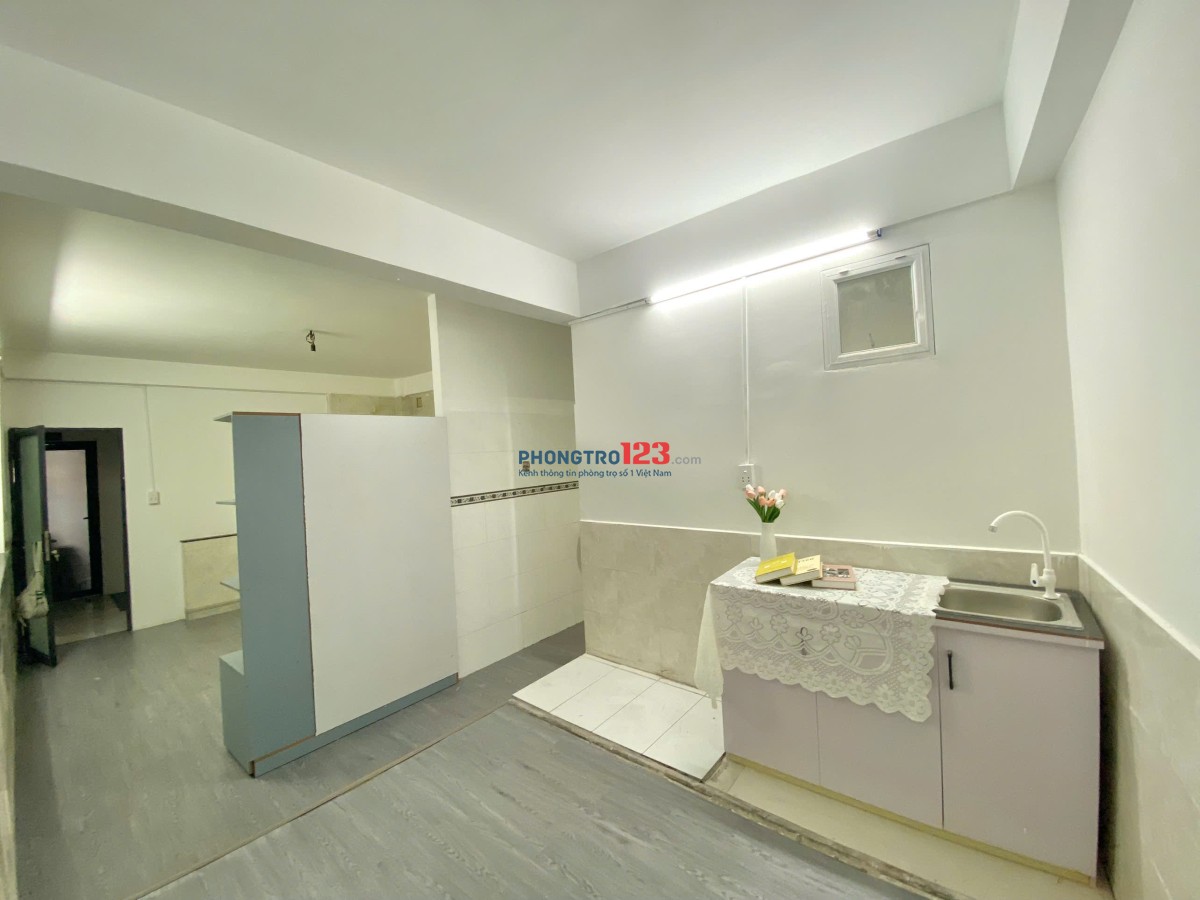 TRỐNG 1P NGỦ TÁCH BẾP GIÁ RẺ RỘNG 40M2 GẦN NGÃ TƯ 4 XÃ
