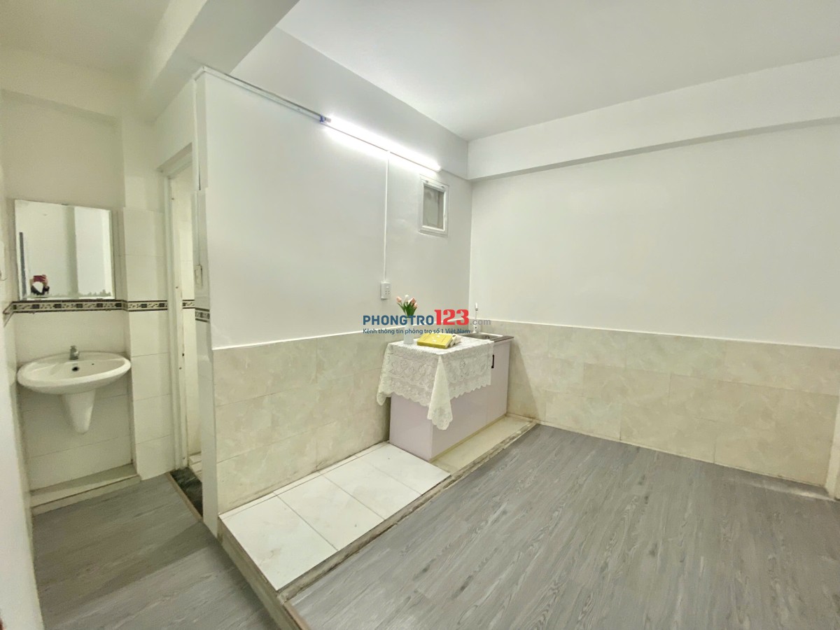 TRỐNG 1P NGỦ TÁCH BẾP GIÁ RẺ RỘNG 40M2 GẦN NGÃ TƯ 4 XÃ