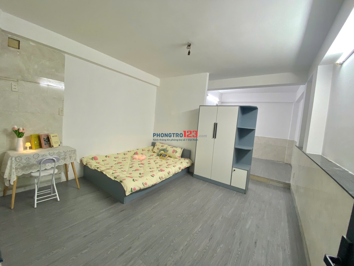 TRỐNG 1P NGỦ TÁCH BẾP GIÁ RẺ RỘNG 40M2 GẦN NGÃ TƯ 4 XÃ