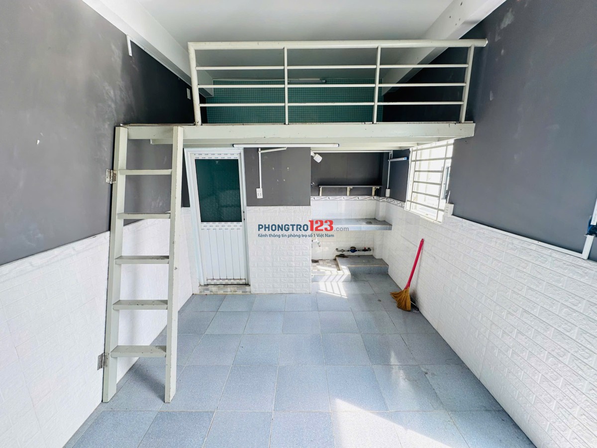 Cho thuê phòng trọ giá rẻ có gác có ban công ngay Nguyễn Thái Sơn gần đại học Văn Lang cs3