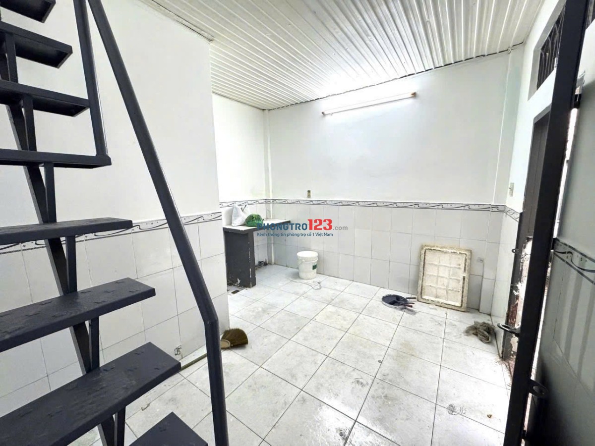 PHÒNG CÓ GÁC DẪN XE VÀO PHÒNG NGAY ĐH CÔNG THƯƠNG GIÁ CHỈ 3TR3