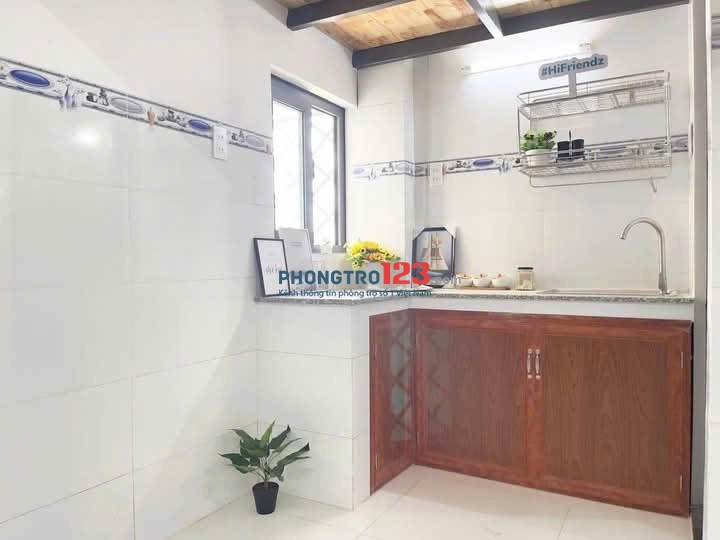 Cho thuê phòng trọ giá rẻ có ban công thoáng mát ngay đường Bạch Đằng p2 Tân Bình