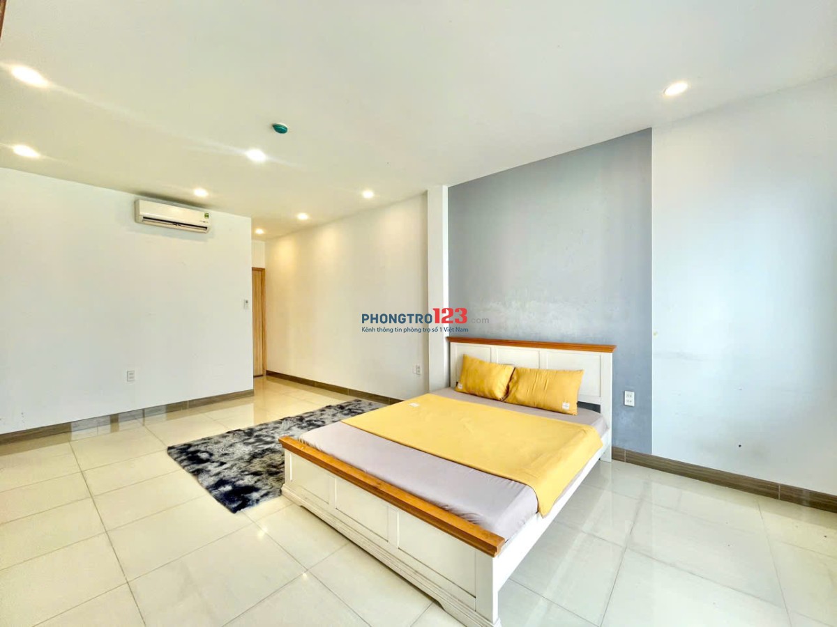 PHÒNG LỚN BAN CÔNG FULL NT GẦN ĐH BÁCH KHOA. NTĐ PHÚ THỌ