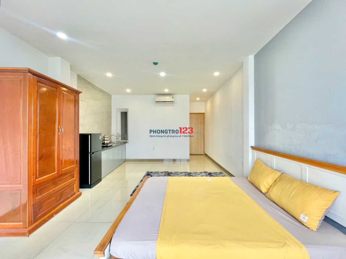 PHÒNG LỚN BAN CÔNG FULL NT GẦN ĐH BÁCH KHOA. NTĐ PHÚ THỌ