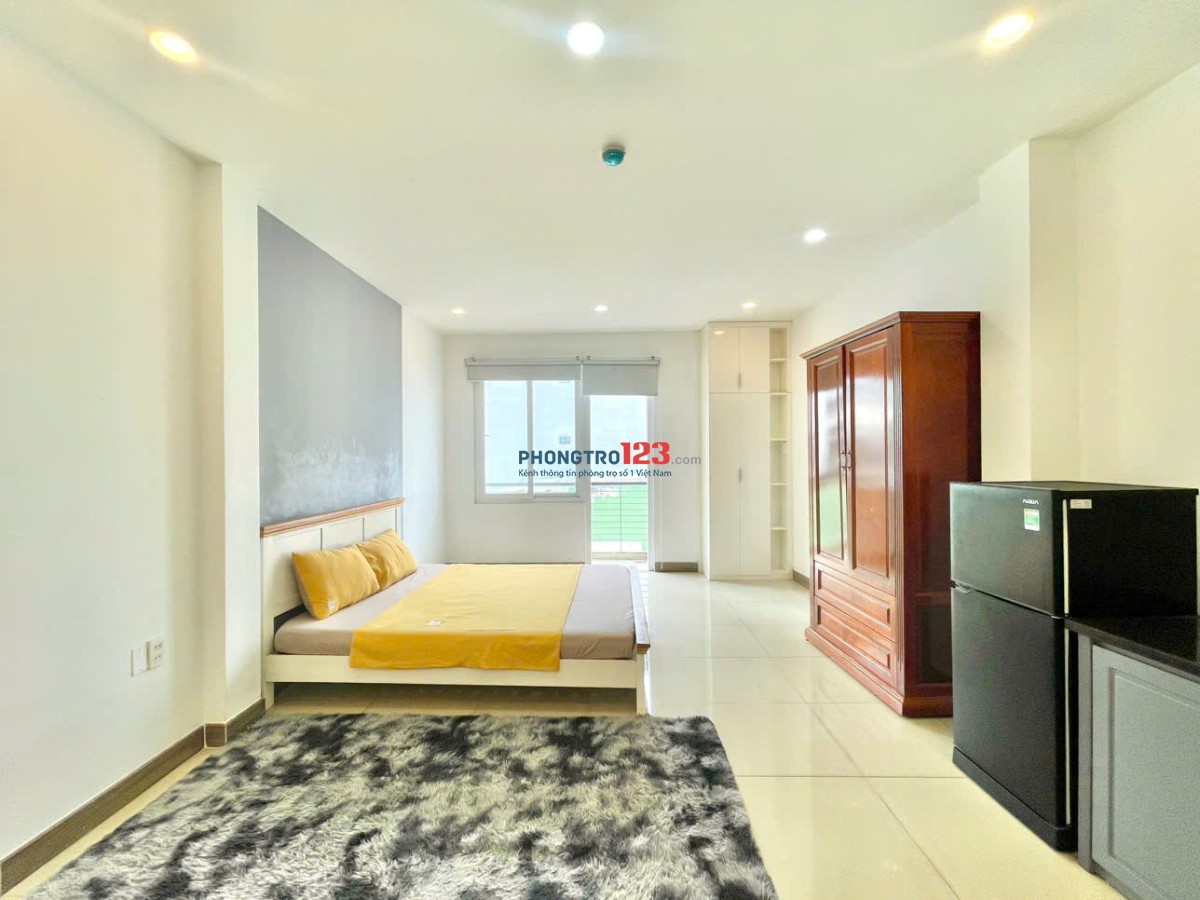 PHÒNG LỚN BAN CÔNG FULL NT GẦN ĐH BÁCH KHOA. NTĐ PHÚ THỌ