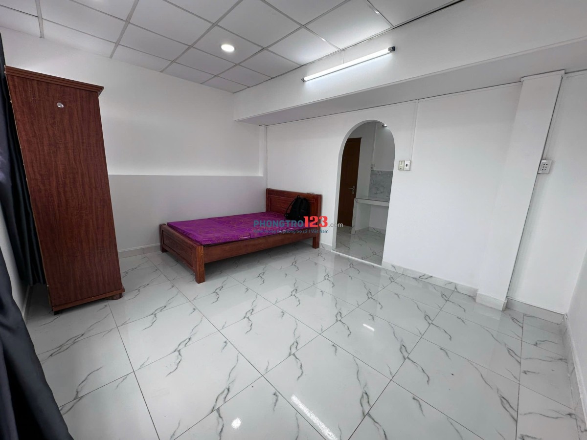 TRỐNG 1P STUDIO BAN CÔNG TÁCH BẾP GIÁ SINH VIÊN TẠI PHẠM VĂN BẠCH