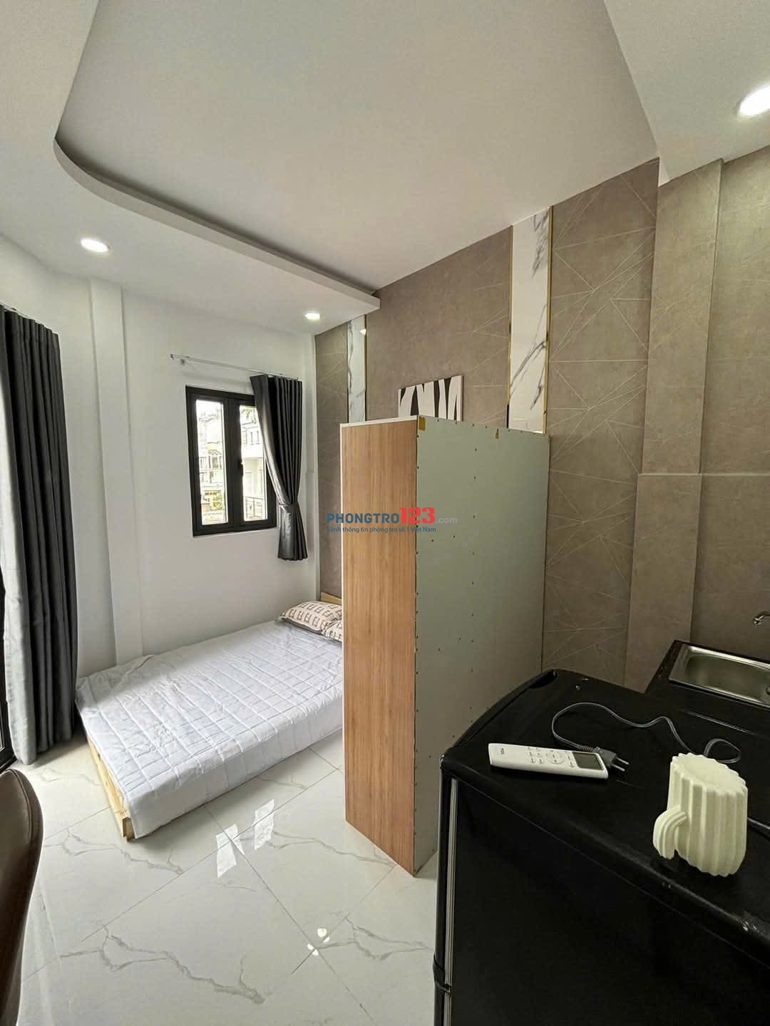 Thuê ngay phòng 30m2 ban công full nội thất ngay Phan Văn Trị , Bình Thạnh