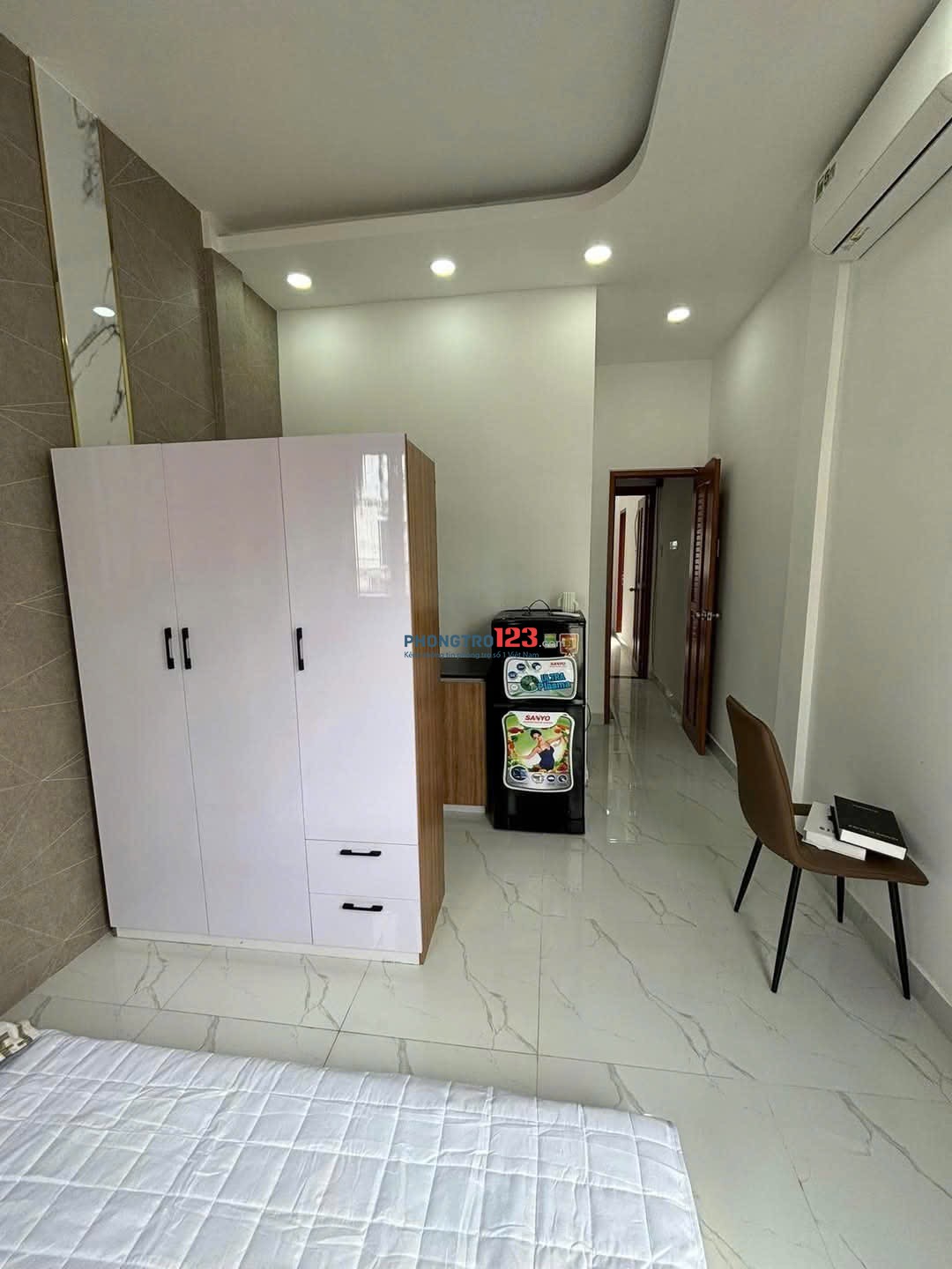 Thuê ngay phòng 30m2 ban công full nội thất ngay Phan Văn Trị , Bình Thạnh