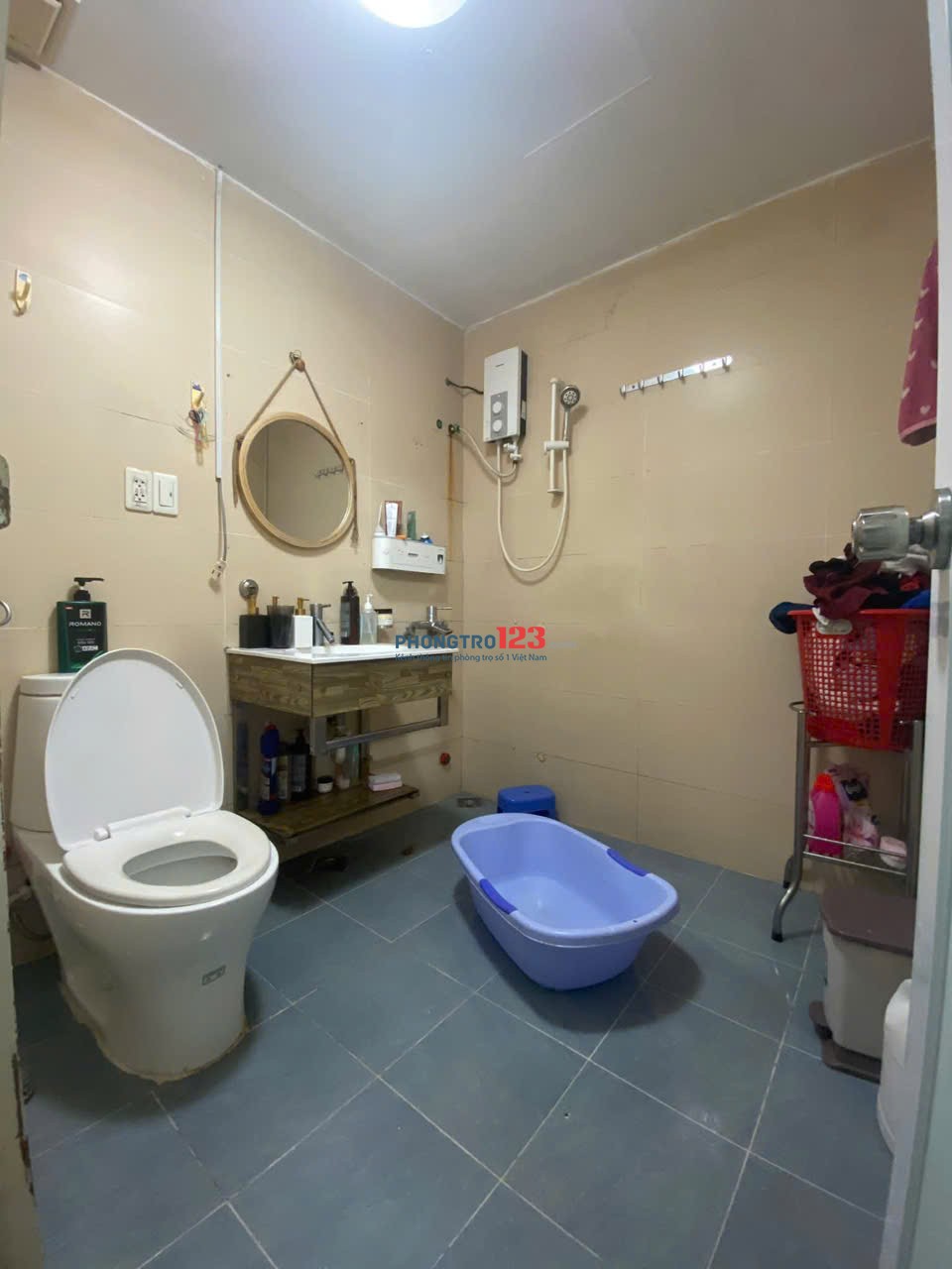 Chung cư D5, P25, Bình Thạnh: 2pn, 76m2, ban công 10tr/th