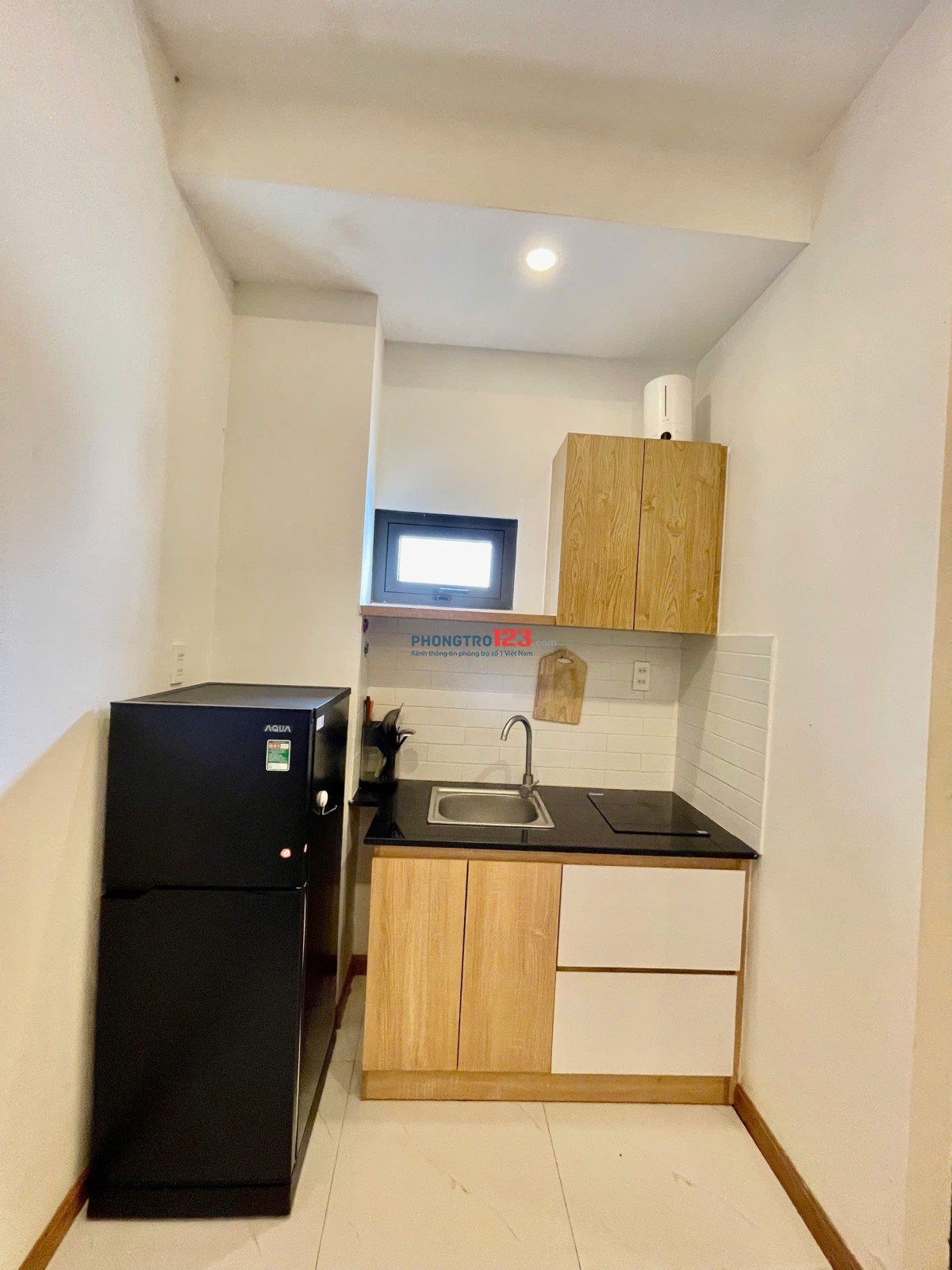 PHÒNG Ở TẦNG TRỆT FULL NỘI THẤT, CỬA SỔ – XVNT, Q.BT, GẦN THỊ NGHÈ, SÁT BÊN QUẬN 1