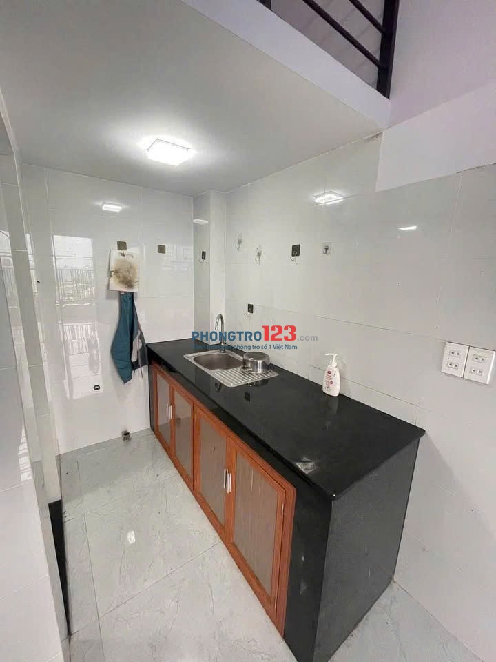 Cho thuê phòng trọ giá rẻ có gác có ban công ngay Nguyễn Thái Sơn gần đại học Văn Lang cs3