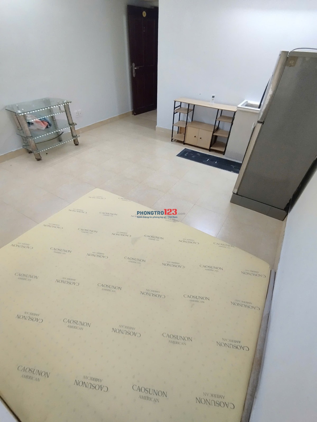 Phòng mới có máy lạnh. Nội thất cơ bản. Đường Tạ Quang Bửu, Quận 8