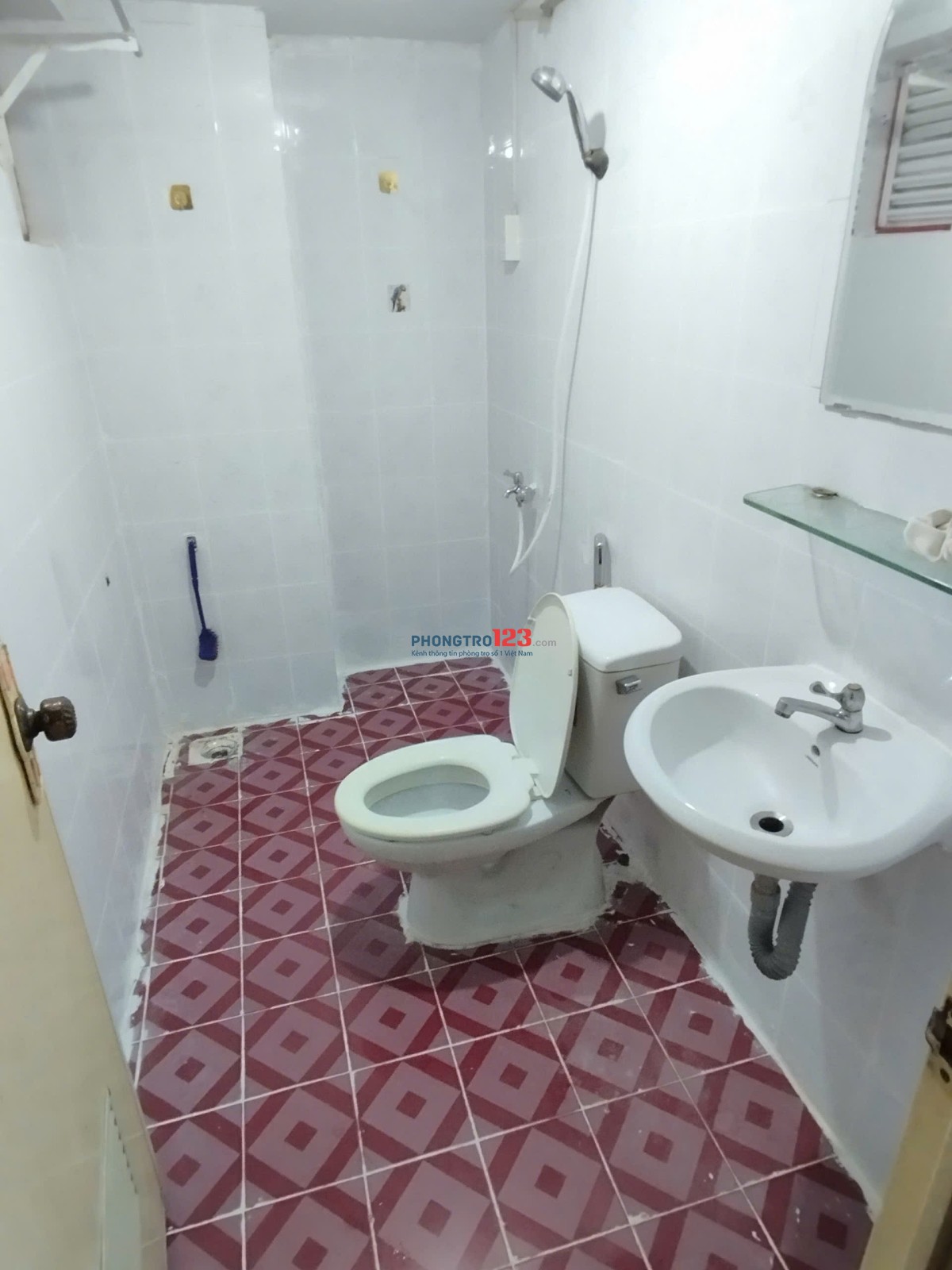 Phòng mới có máy lạnh. Nội thất cơ bản. Đường Tạ Quang Bửu, Quận 8