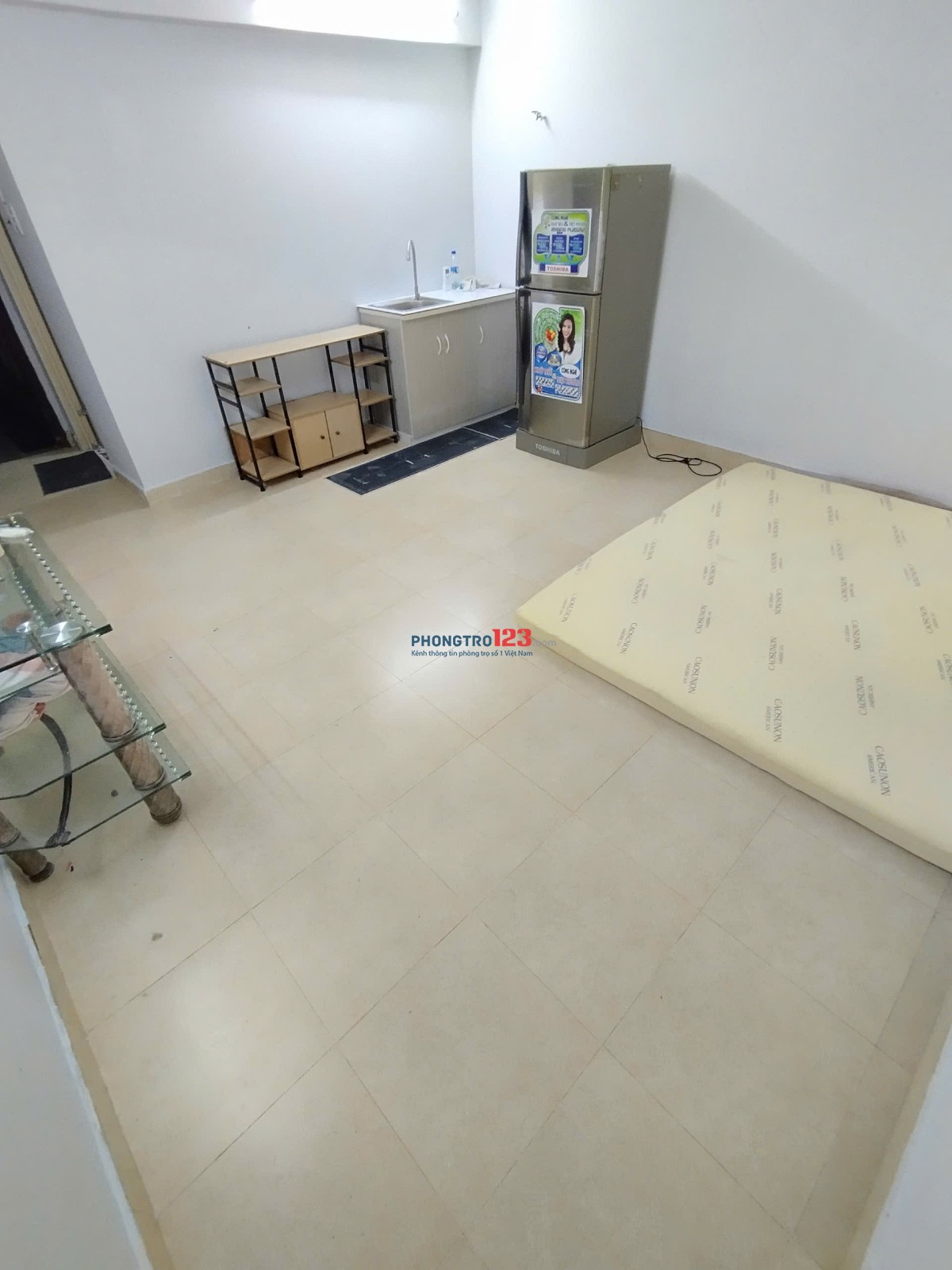 Phòng mới có máy lạnh. Nội thất cơ bản. Đường Tạ Quang Bửu, Quận 8