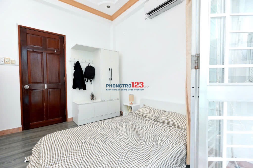 Cho Thuê Phòng Phú Nhuận_Ban Công_Full Nội Thất gần Trung Tâm Q1, Q3