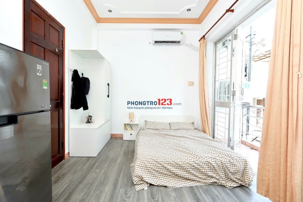 Cho Thuê Phòng Phú Nhuận_Ban Công_Full Nội Thất gần Trung Tâm Q1, Q3