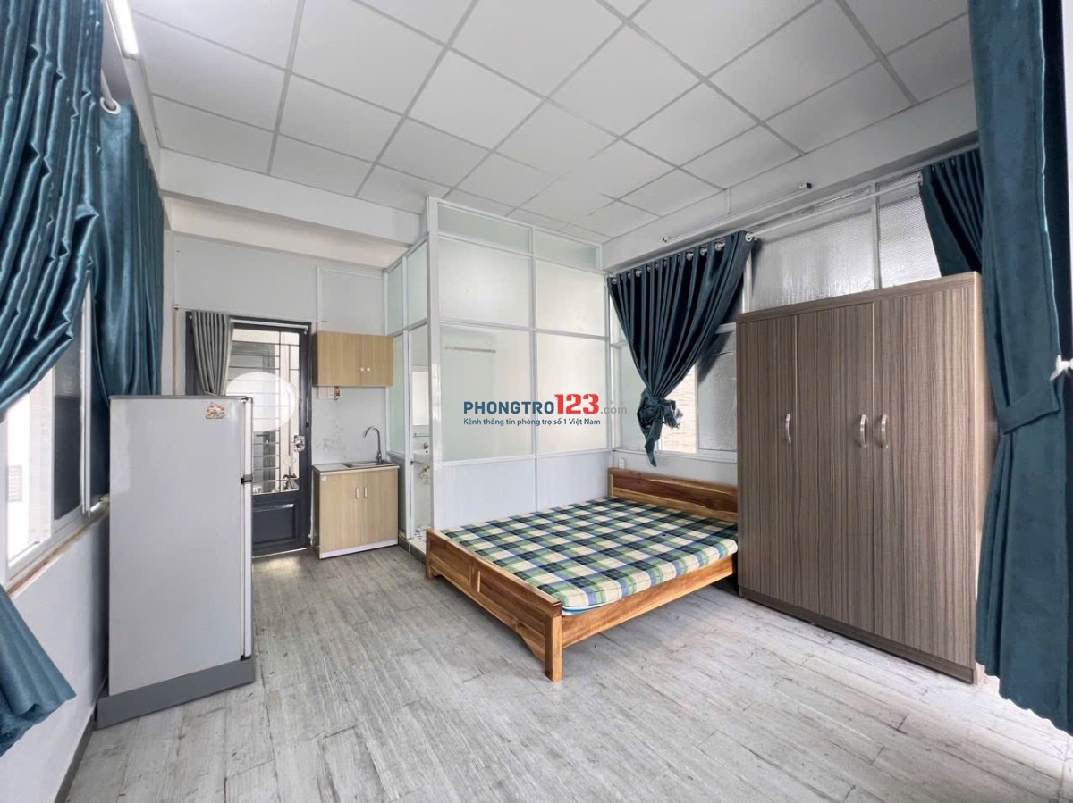 Phòng trọ 25m2 có ban công biệt lập Đồng Đen Tân Bình