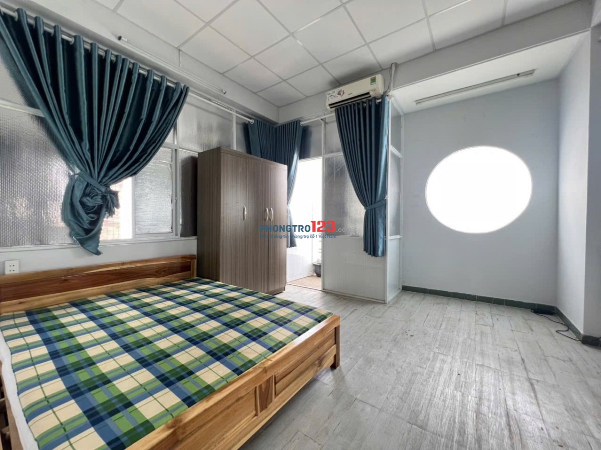 Phòng trọ 25m2 có ban công biệt lập Đồng Đen Tân Bình