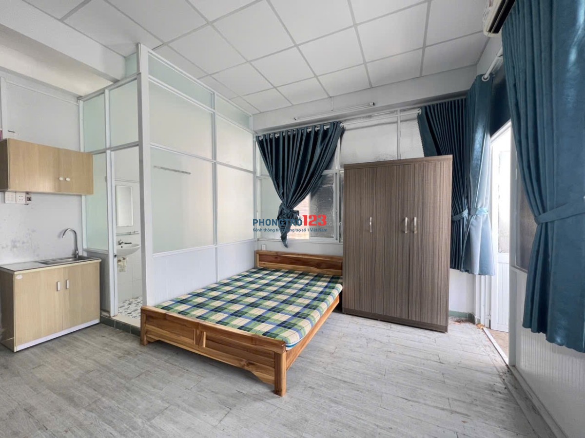 Phòng trọ 25m2 có ban công biệt lập Đồng Đen Tân Bình