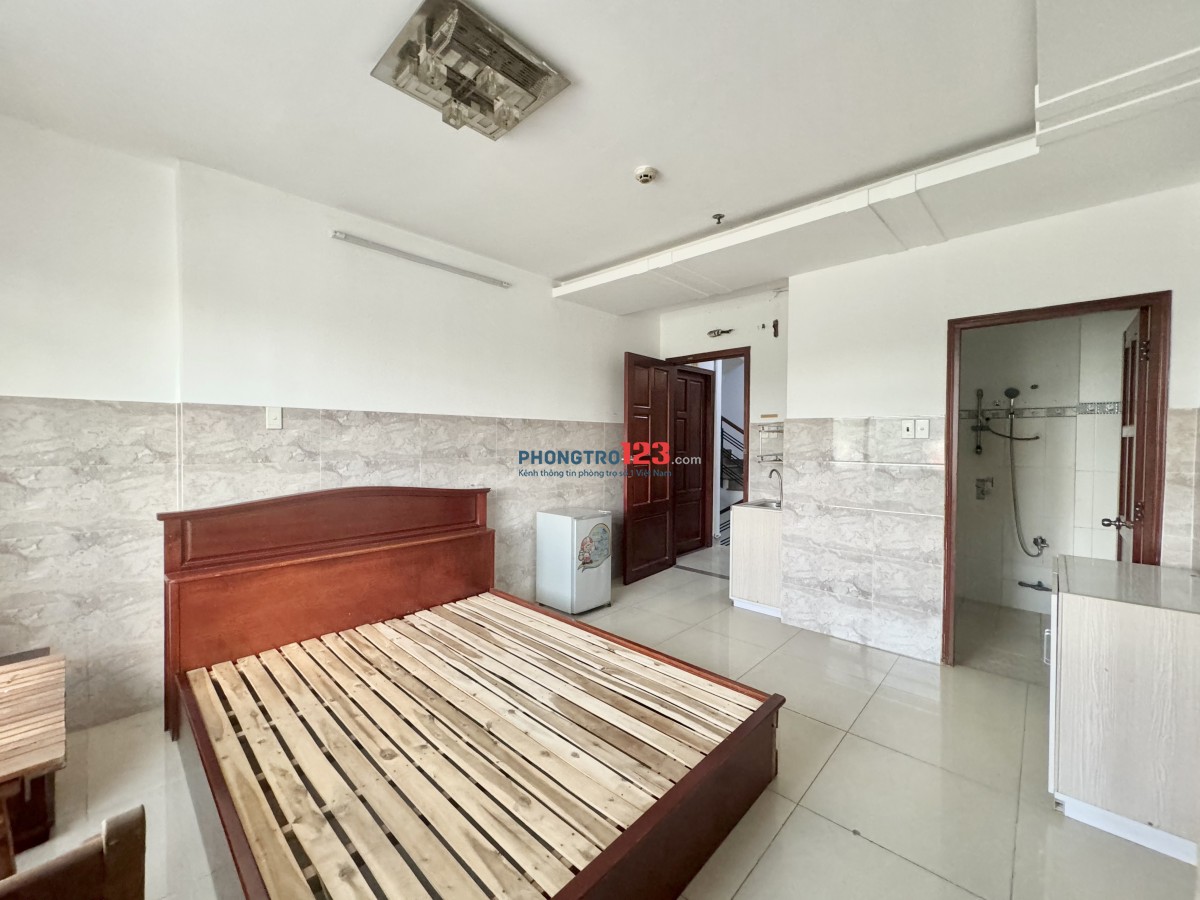 TRỐNG CĂN BAN CÔNG FULL NỘI THẤT TẠI TRƯỜNG CHINH
