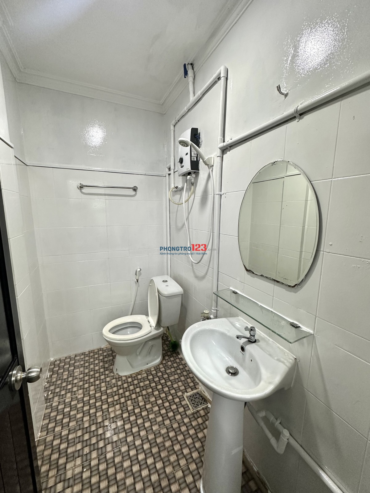 Phòng bờ kè mặt tiền Hoàng Sa, an ninh, giờ giấc tự do, gần cv Lê Thị Riêng