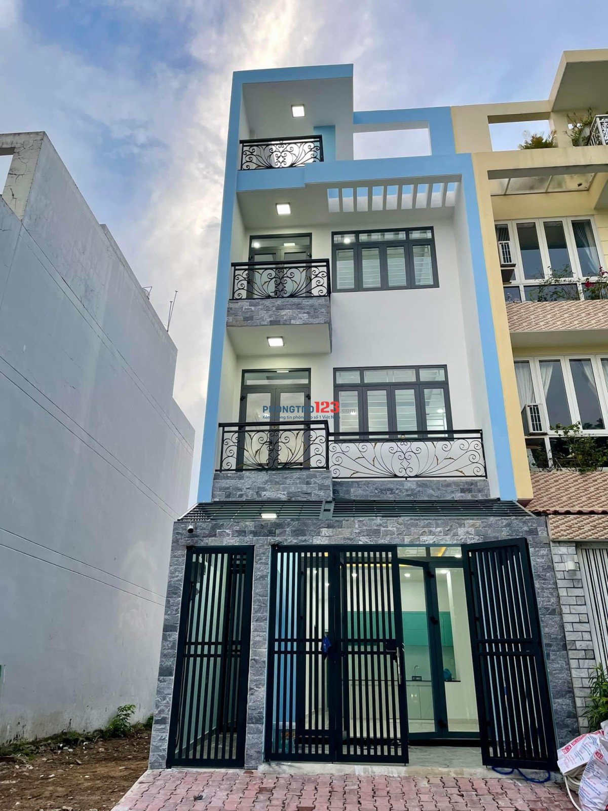 Phòng ban công KDC 13E, sau UEH, VHU, Bình Hưng, Bình Chánh
