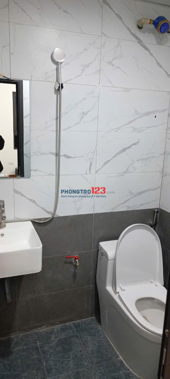 Phòng 28m2 - 2 cửa sổ 1 ban công - Đường Lê Văn Lương, Q Thanh Xuan