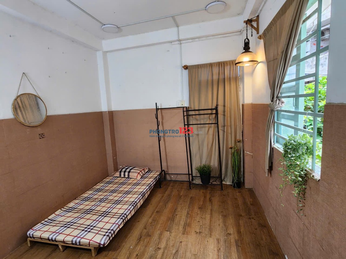 CHO THUÊ PHÒNG NHÀ 860/6 Đường Hưng Phú, Q8 có cửa sổ lớn