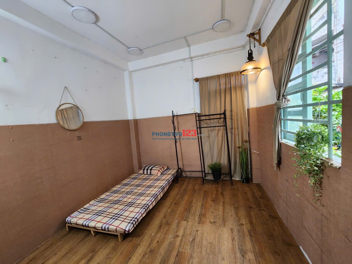 CHO THUÊ PHÒNG NHÀ 860/6 Đường Hưng Phú, Q8 có cửa sổ lớn