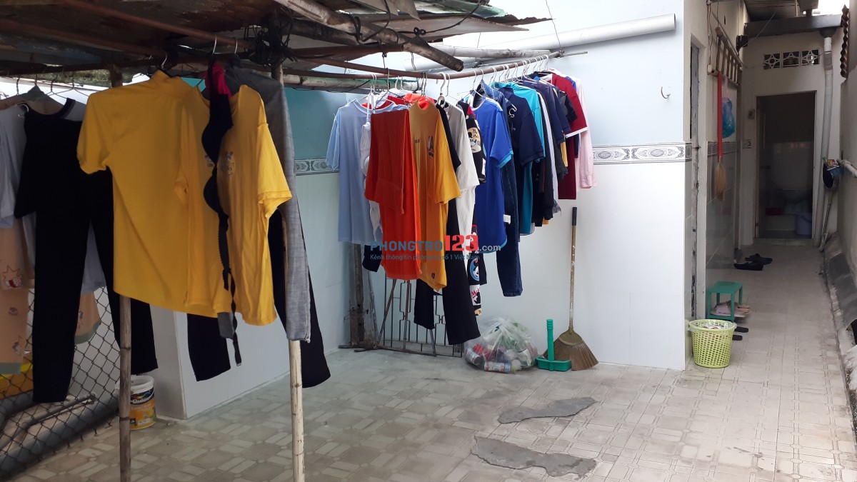 HOÀNG HOA THÁM-CỘNG HÒA: Có 1 phòng lầu 2 KHÔNG GÁC, CÓ WC RIÊNG, LỐI ĐI RIÊNG. CHÍNH CHỦ CHO THUÊ