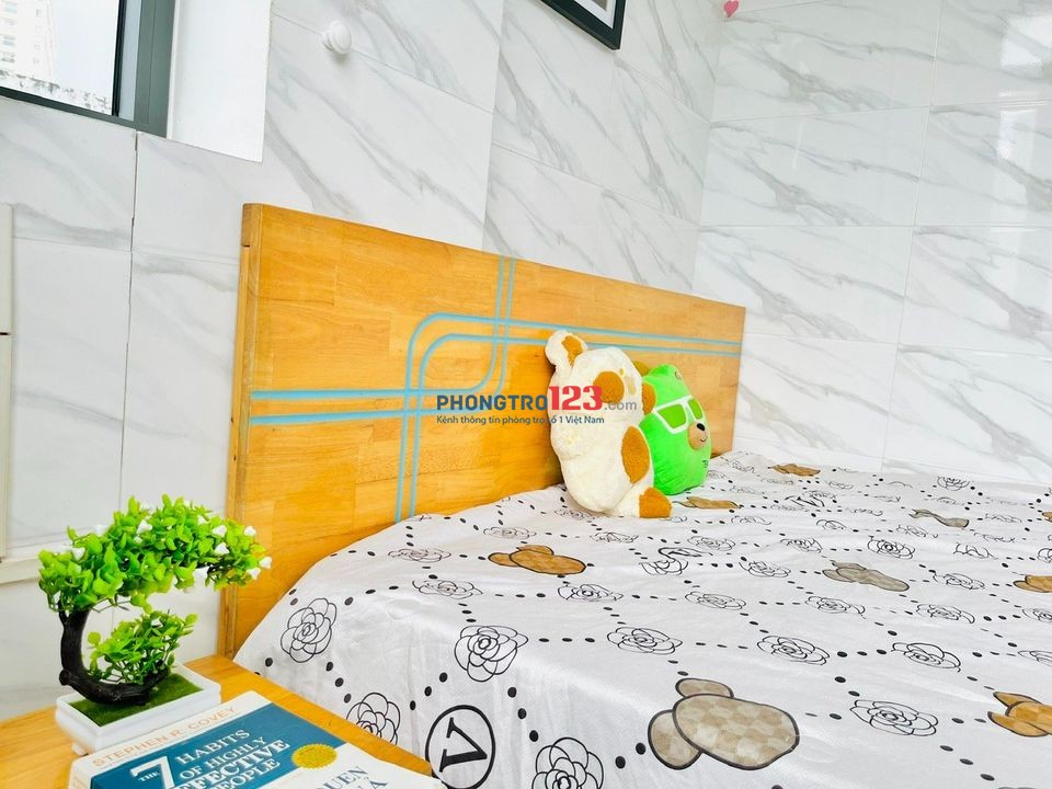 Phòng cửa sổ Hồ Hảo Hớn Q1 Hướng Võ Văn Kiệt chợ Nga ĐH Văn Lang Soho