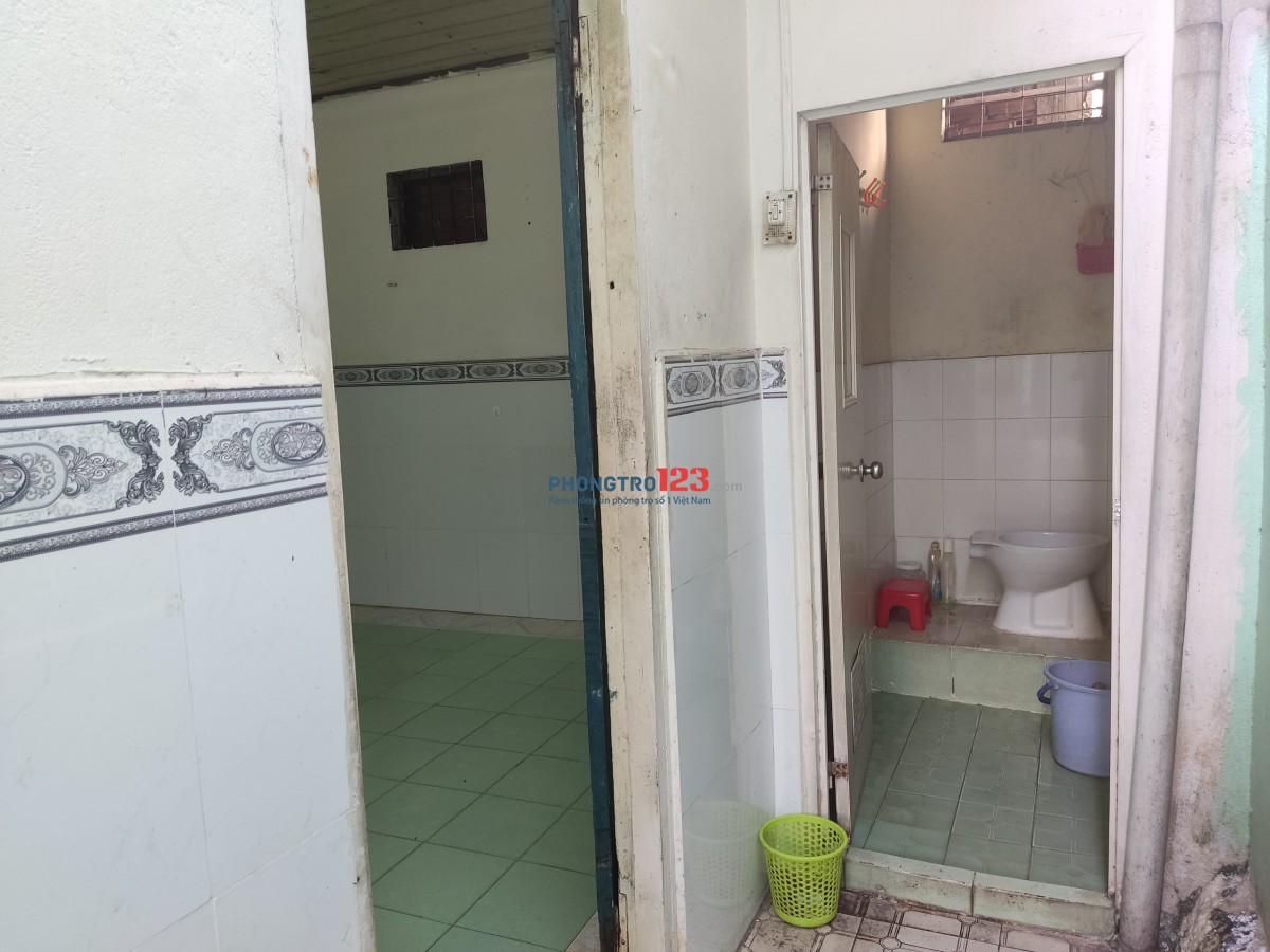 HOÀNG HOA THÁM-CỘNG HÒA: Có 1 phòng lầu 2 KHÔNG GÁC, CÓ WC RIÊNG, LỐI ĐI RIÊNG. CHÍNH CHỦ CHO THUÊ