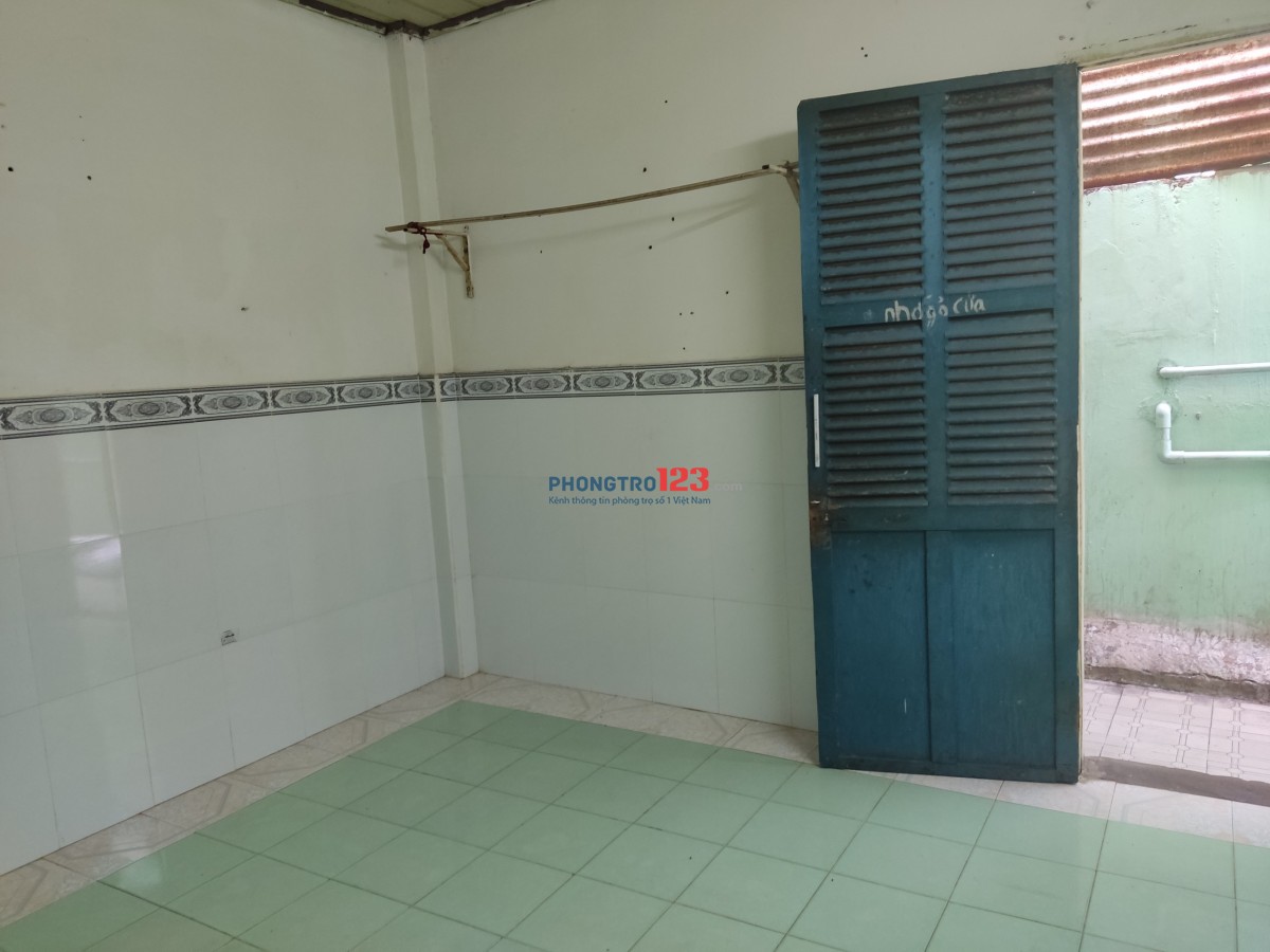 HOÀNG HOA THÁM-CỘNG HÒA: Có 1 phòng lầu 2 KHÔNG GÁC, CÓ WC RIÊNG, LỐI ĐI RIÊNG. CHÍNH CHỦ CHO THUÊ